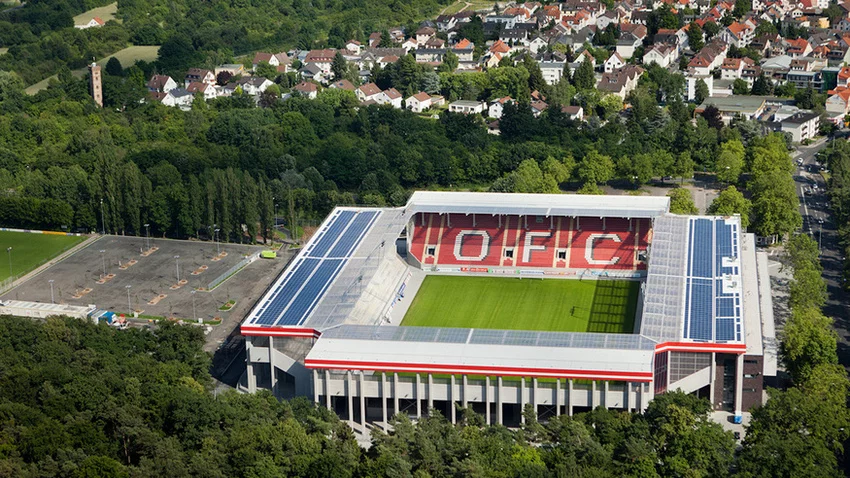 Luftaufnahme des Kickers-Stadion mit OFC-Schriftzug