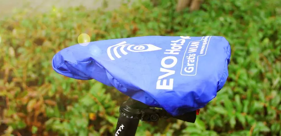 Blauer Sattelschutz mit EVO HotSpot Logo