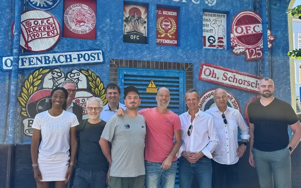 OFC-Fanwand am EVO-Trafohäuschen auf dem Wilhelmsplatz OFC-Fanwand am EVO-Trafohäuschen auf dem Wilhelmsplatz
