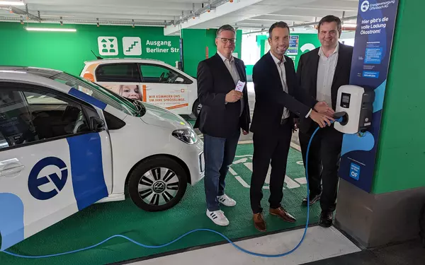 E-Ladesäule im Parkhaus Innenstadt wird in Betrieb genommen