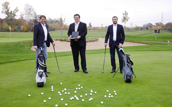 Machen das exklusive Angebot der EVO ihren Vereinsmitgliedern zugänglich: Roland Jäger, 1. Vorsitzender des Golfclubs Seligenstadt, Dr. Christoph Meier, EVO-Vorstandsvorsitzender und Patrick Schwendemann, 2. Vorsitzender des Golfclubs Seligenstadt. (v.l.n.r.)