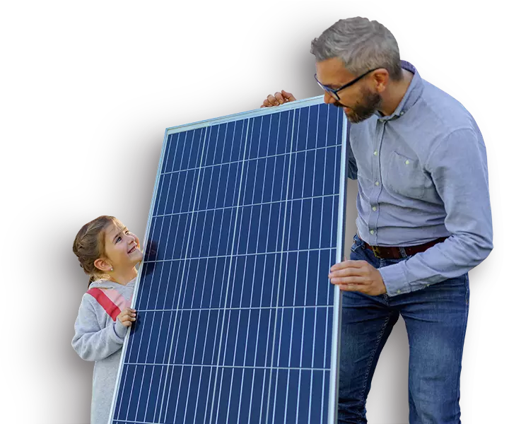Mann und Kind mit PV-Panel