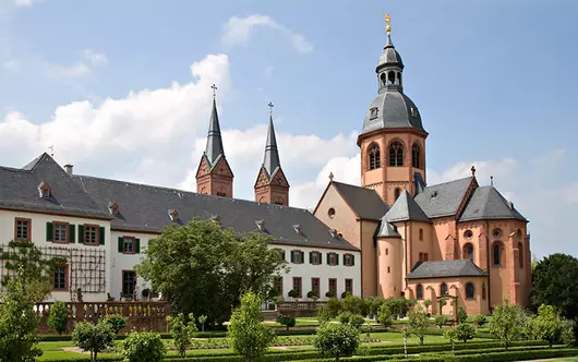 Seligenstadt, Kloster