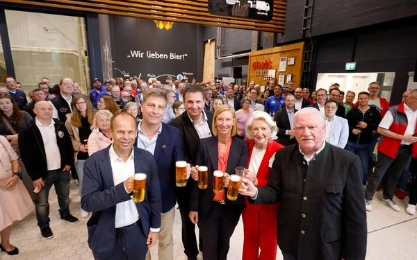 Feierliche Übergabe der Gutscheine an die Gewinner des Bierspende-Wettbewerbs 2026