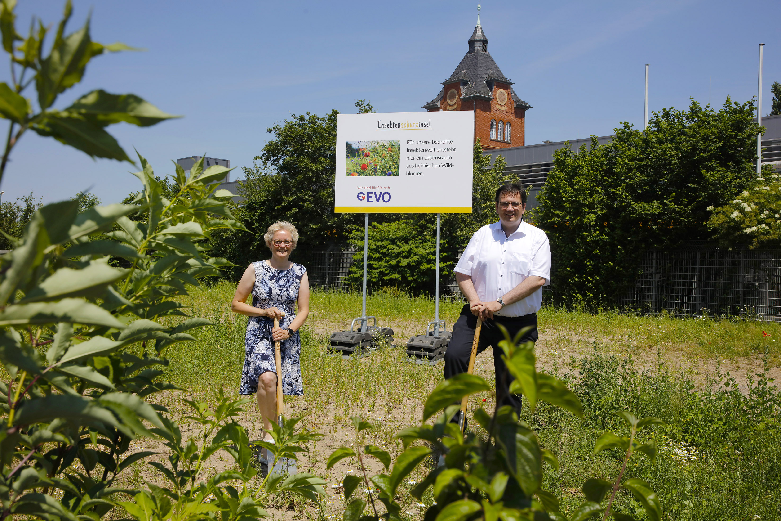 Auf dem Foto zu sehen sind Offenbachs Stadträtin Sabine Groß und der EVO-Vorstandsvorsitzende Dr. Christoph Meier. 
